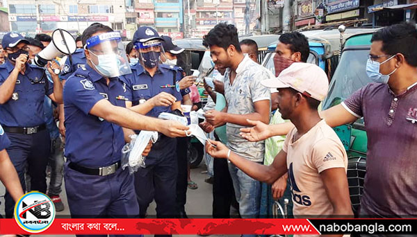 কেরানীগঞ্জে ঢাকা জেলা পুলিশের মাস্ক বিতরণ