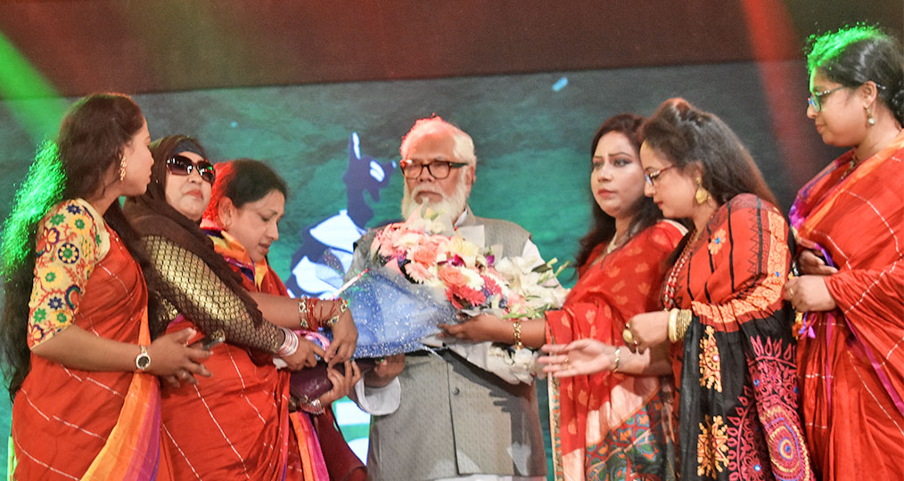 যুব-মহিলা-লীগের-পক্ষ-থেকে-সালমান-রহমানকে-সংবর্ধনা